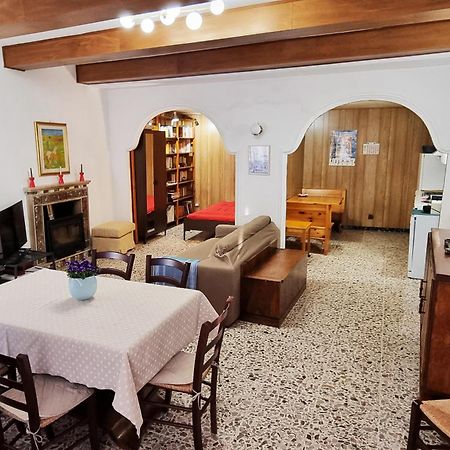 Appartamento il Grillo Fossato di Vico Esterno foto